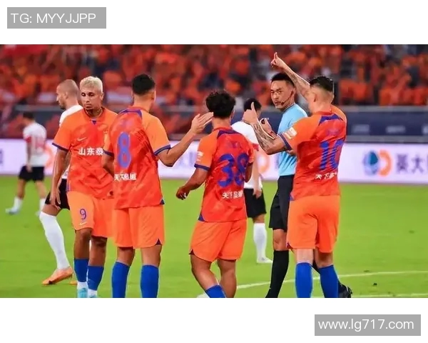 恒大与申花激战正酣比分悬念不断引发球迷热议