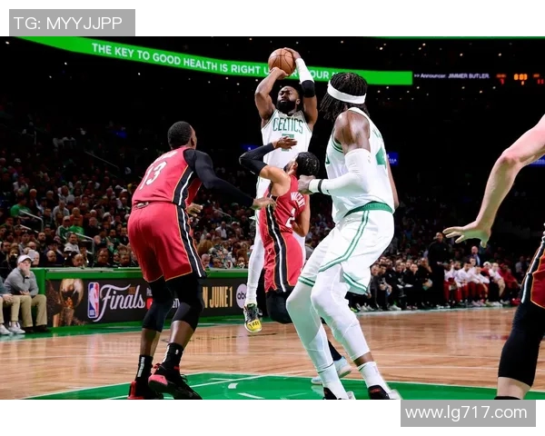 热火与凯尔特人激战正酣谁能在季后赛中笑到最后