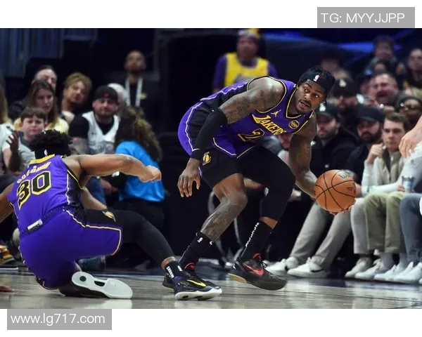 湖人对阵掘金精彩直播全程回顾与赛后分析尽在新浪体育