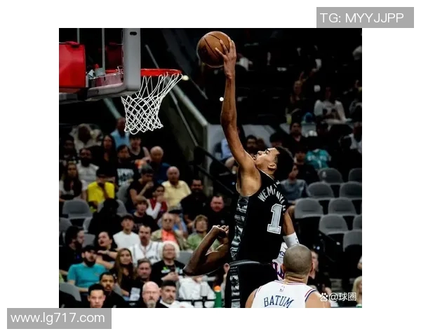 马刺与活塞激战正酣1月8日精彩对决引发球迷热议 马刺与活塞激战正酣1月8日精彩对决引发球迷热议