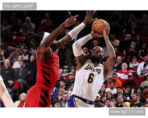 湖人队与开拓者球衣设计对比分析展现球队文化与风格的独特魅力 湖人队与开拓者球衣设计对比分析展现球队文化与风格的独特魅力