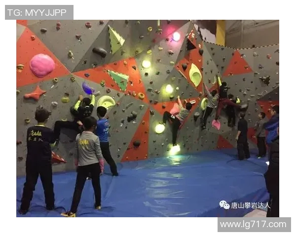 重庆攀岩队区域防守策略解析与攀岩热点的深度探讨